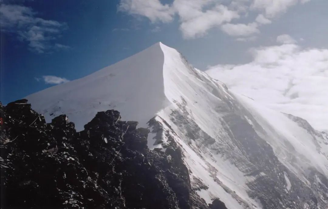 登山装备一览表_登山装备一套多少钱_登山装备图