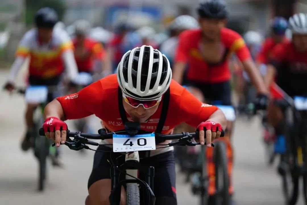 自行车女子比赛服_自行车女子比赛2024视频_2024女子自行车比赛