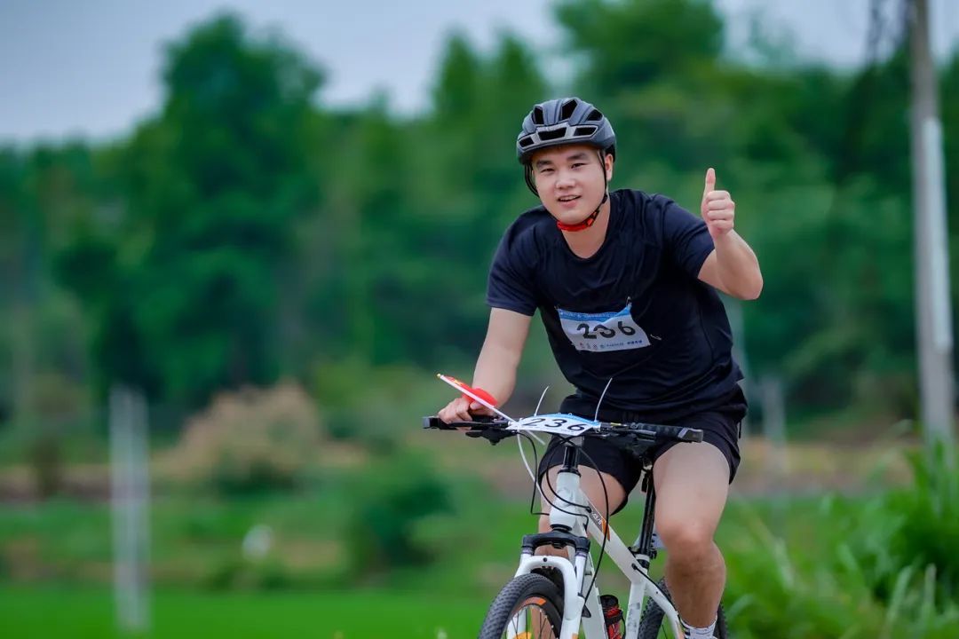 自行车女子比赛2024视频_2024女子自行车比赛_自行车女子比赛服