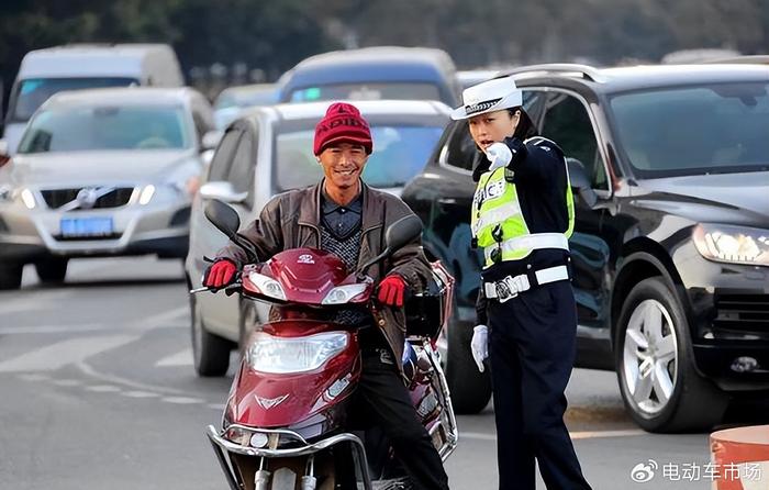 自行车上路电动车要驾照吗_电动车自行车上路吗_电动自行车车上路违法吗