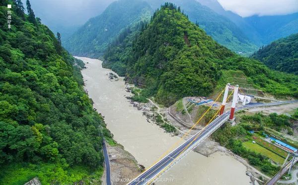 青藏川藏公路纪念碑_青藏川藏公路纪念碑简介_青藏和川藏