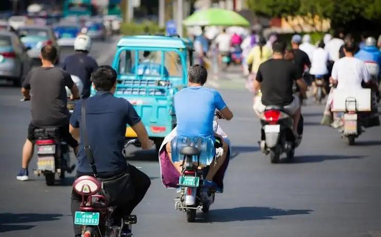 敢骑自行车上路吗_自行车骑行能上高速吗_骑自行车上路危险吗