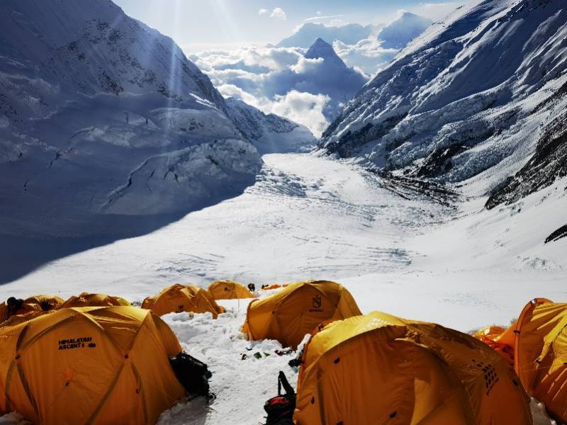 登山者爱好鬼是哪一集_8个登山爱好者 谁是鬼_登山者k