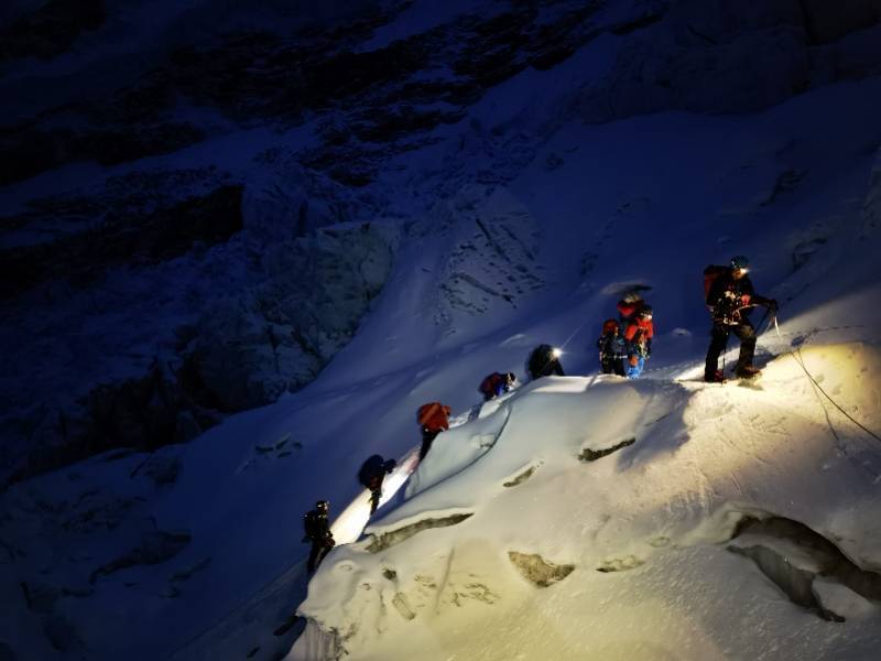 登山者爱好鬼是哪一集_8个登山爱好者 谁是鬼_登山者k